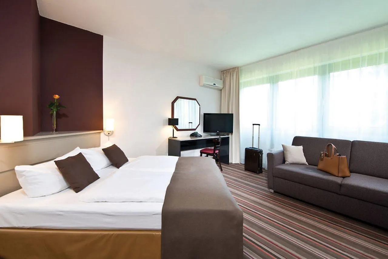 Leonardo Inn Hotel Hamburg Airport 3*,